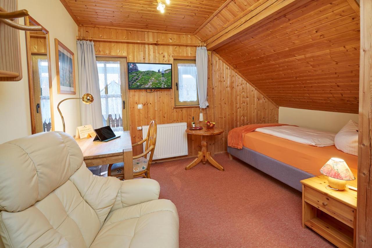 Land- Und Aktivhotel Altmuehlaue Бад-Родах Экстерьер фото