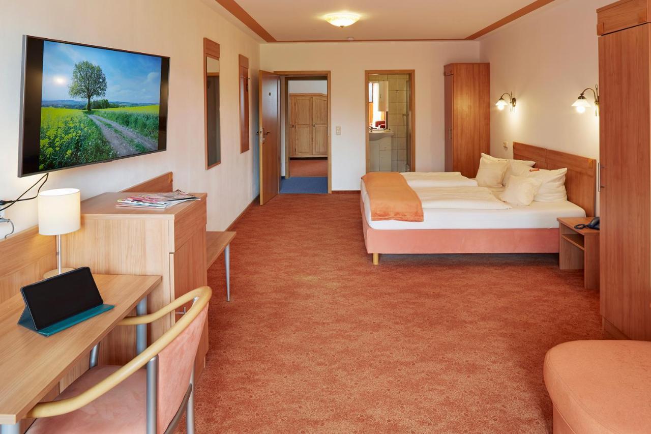 Land- Und Aktivhotel Altmuehlaue Бад-Родах Экстерьер фото