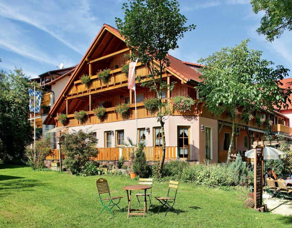 Land- Und Aktivhotel Altmuehlaue Бад-Родах Экстерьер фото